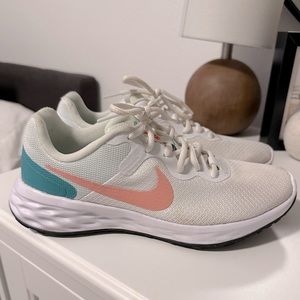 Nike Revolution 6 Nature Premium Women’s Road Running Shoes